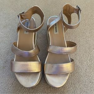 Steve Madden Kirsten Gold Wedge Size 8.5